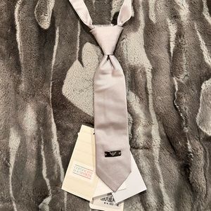 Silver Armani Junior Tie. Size small. NWT.